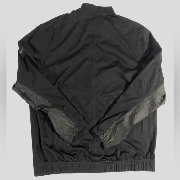 Nike Shield Water-repellent Windbreaker - Picture 2 of 4